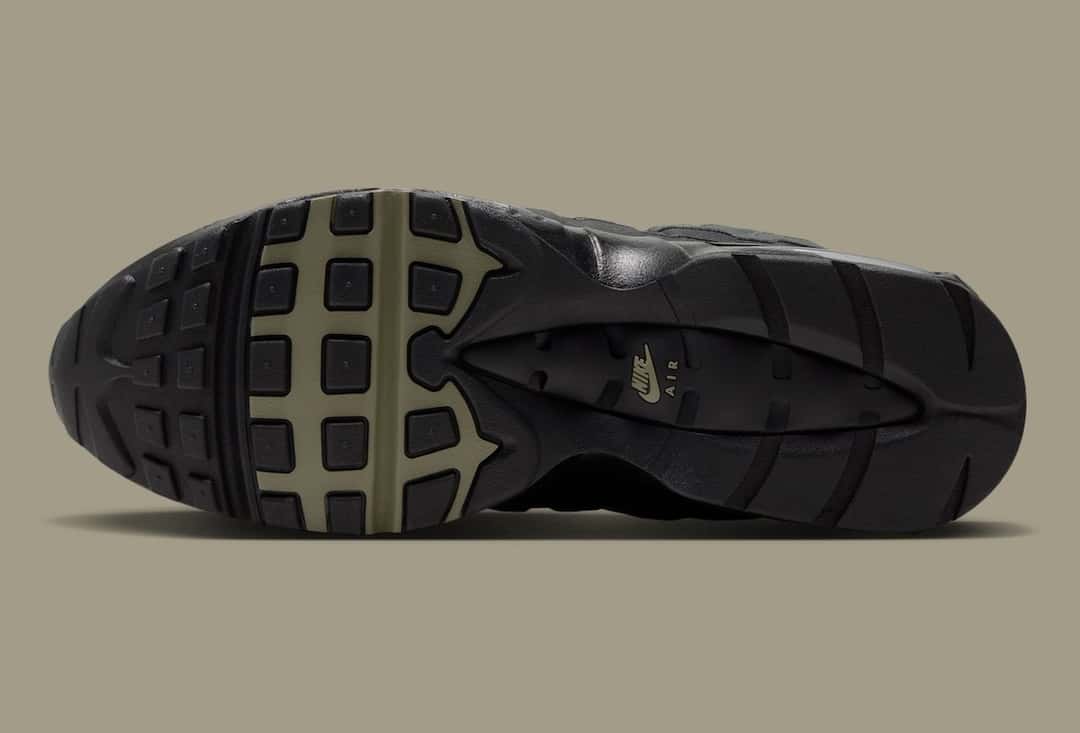 Suela del Nike Air Max 95 Gore-Tex Camo Green en negro con detalles oliva