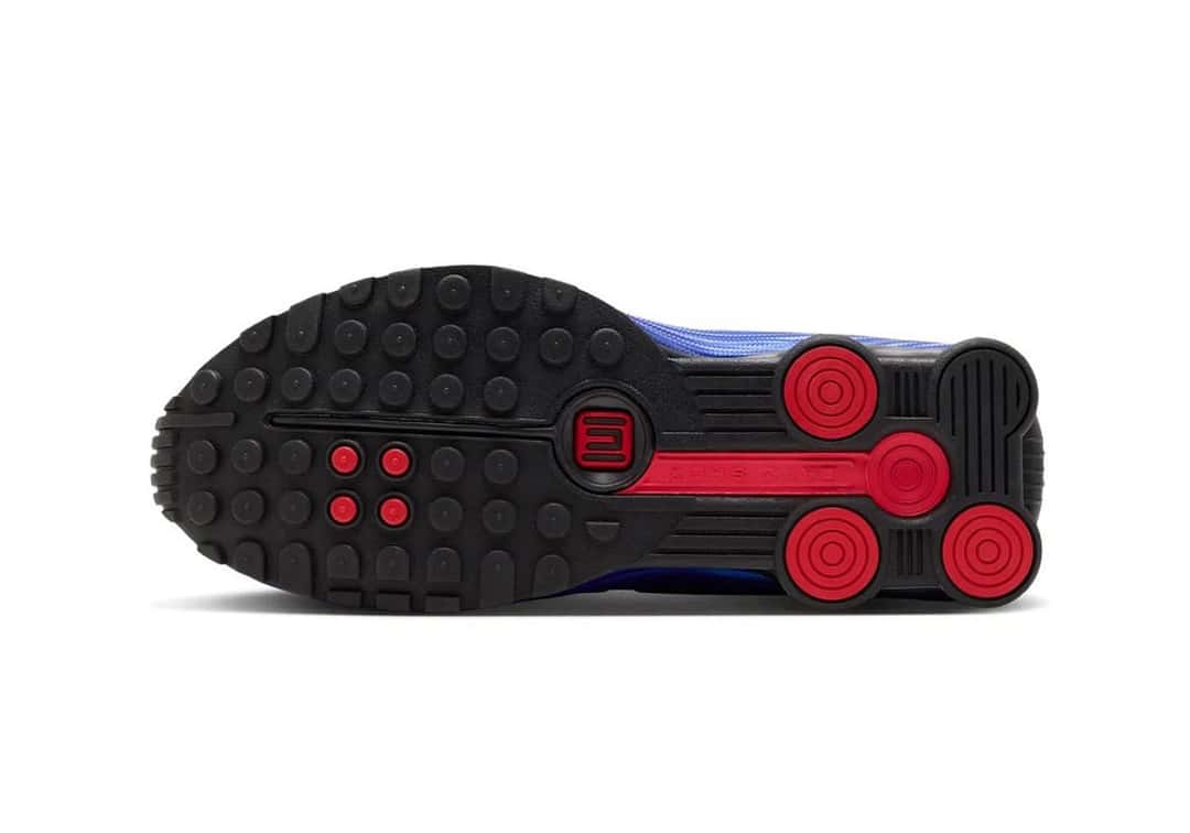 Suela del Corteiz x Nike Shox R419 Mystique, negra con los apoyos rojos de las columnas Shox