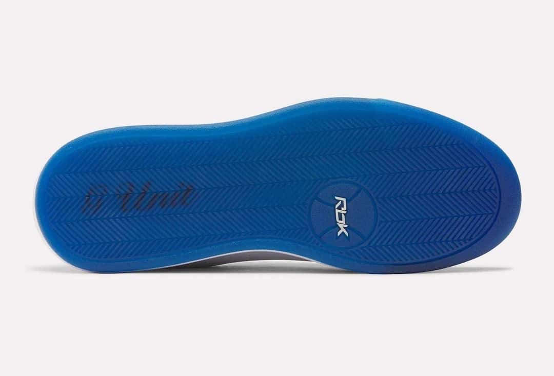 Suela azul translúcida de la Reebok G-Unit G6, con G Unit en cursiva y el logo de Reebok en el centro