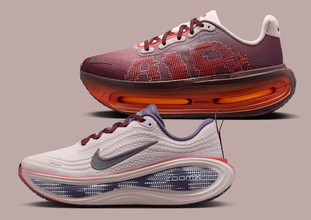 Par de Nike Vomero Premium Shanghai y Nike Vomero Plus Shanghai sobre fondo rosado: arriba la Premium bordó con letras AIR pixeladas y abajo la Plus rosa clara con Swoosh gris oscuro