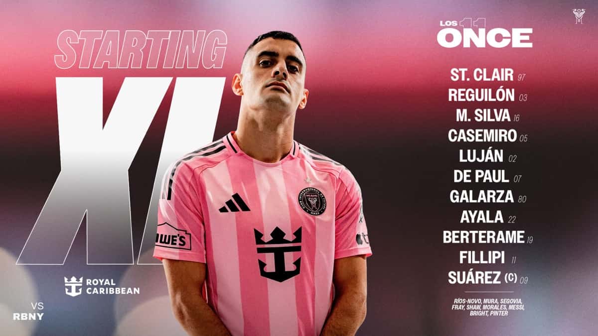 Placa oficial del Inter Miami con la formación titular para el partido ante New York Red Bulls, con un jugador del equipo con la camiseta rosa (imagen: prensa Inter Miami CF)