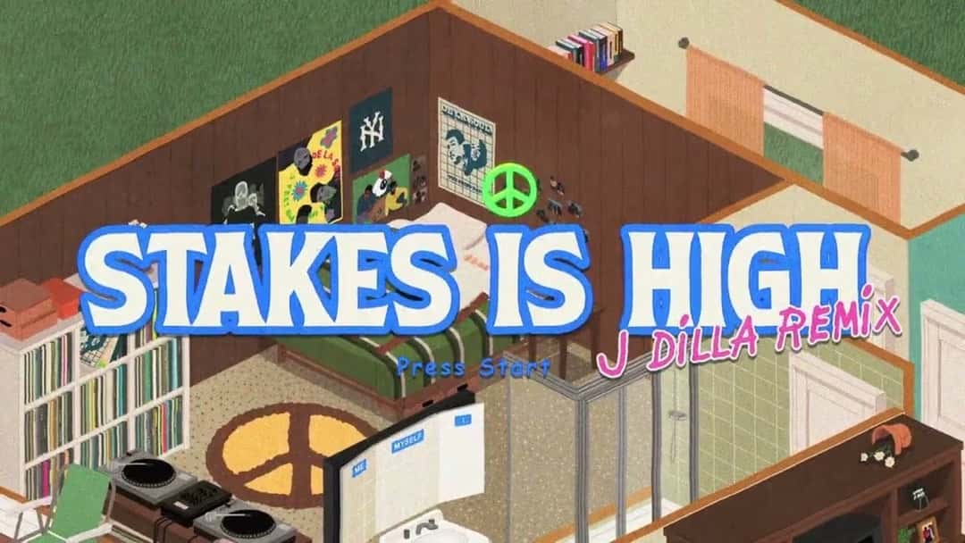 Fotograma del video oficial del remix de J Dilla de «Stakes Is High»: una casa dibujada en perspectiva, con vinilos y afiches en las paredes y el título en letras celestes