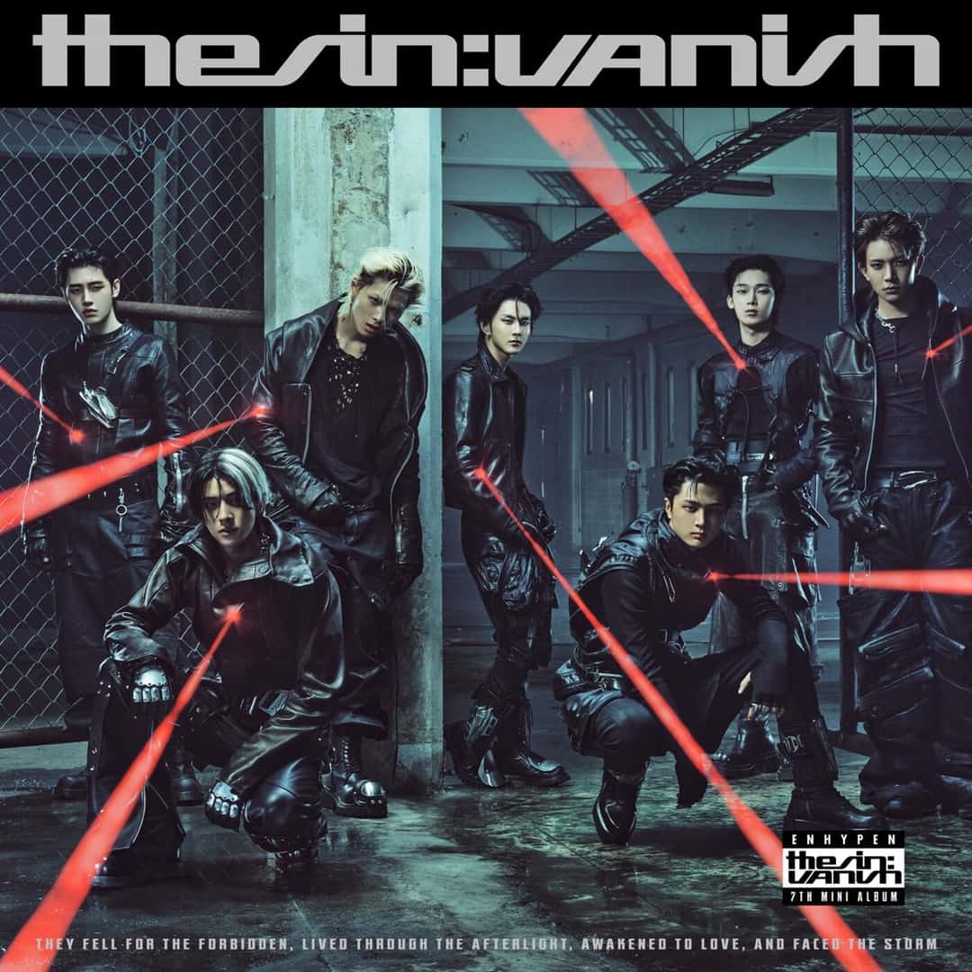 Portada de «THE SIN : VANISH», de ENHYPEN: los integrantes, vestidos de negro, posan en un pasillo oscuro cruzado por rayos láser rojos