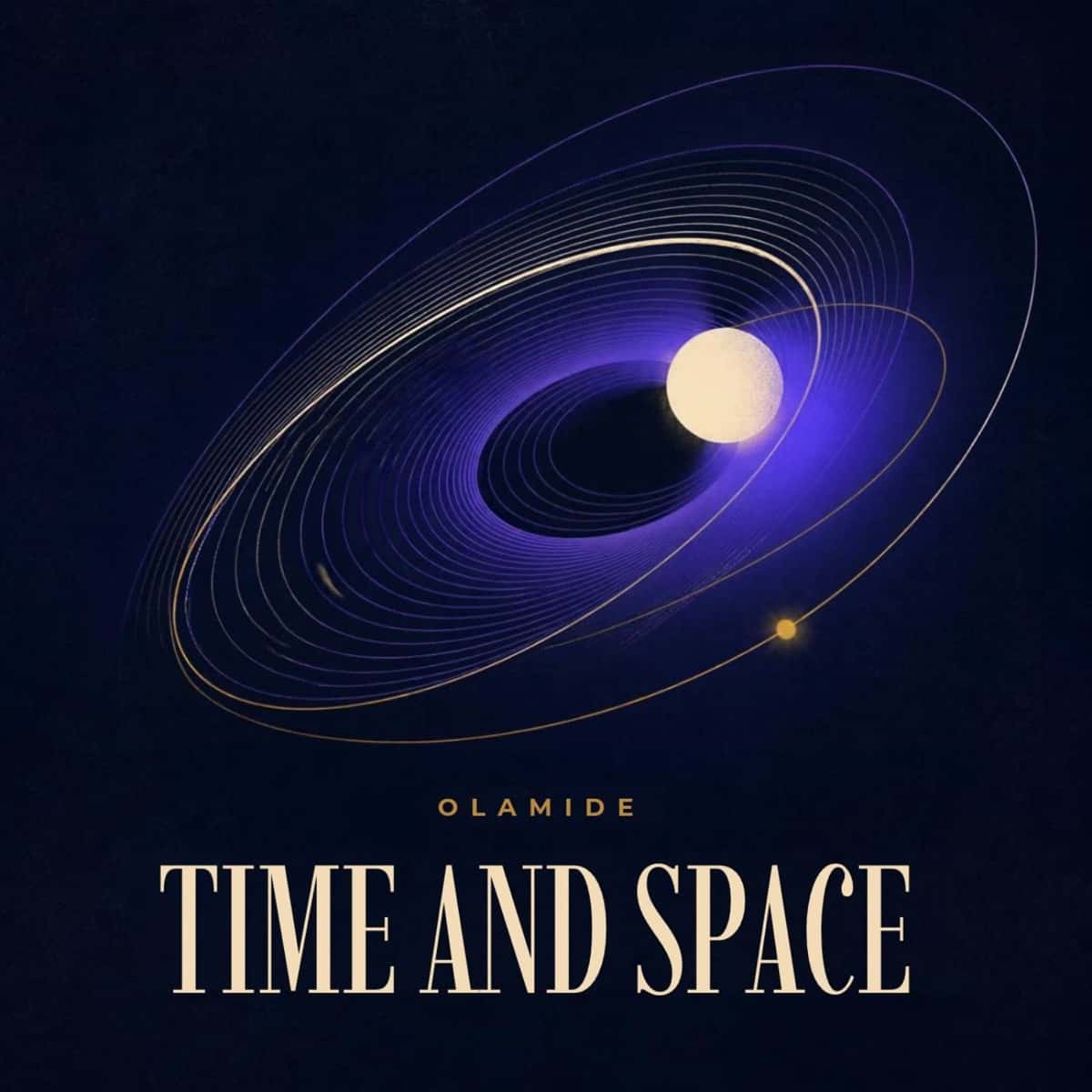 Portada de «Time and Space», de Olamide: una esfera blanca rodeada de órbitas violetas y doradas sobre un fondo azul oscuro, con el título en letras doradas