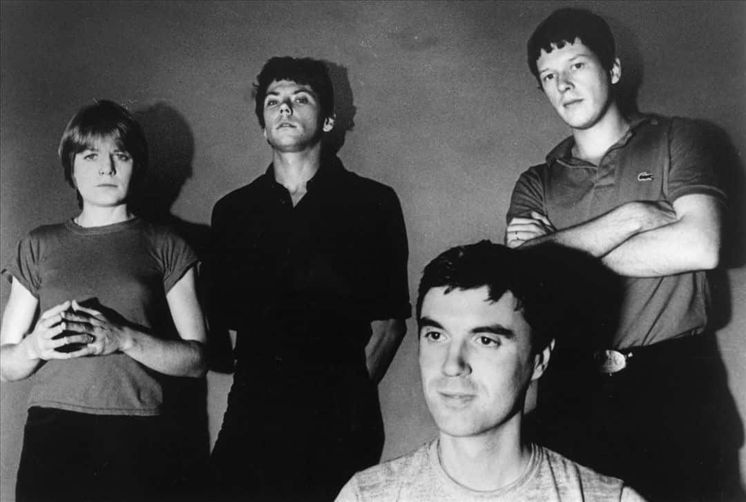 Los cuatro integrantes de Talking Heads en una foto de prensa de 1977, en blanco y negro (foto de archivo: Sire Records, dominio público)