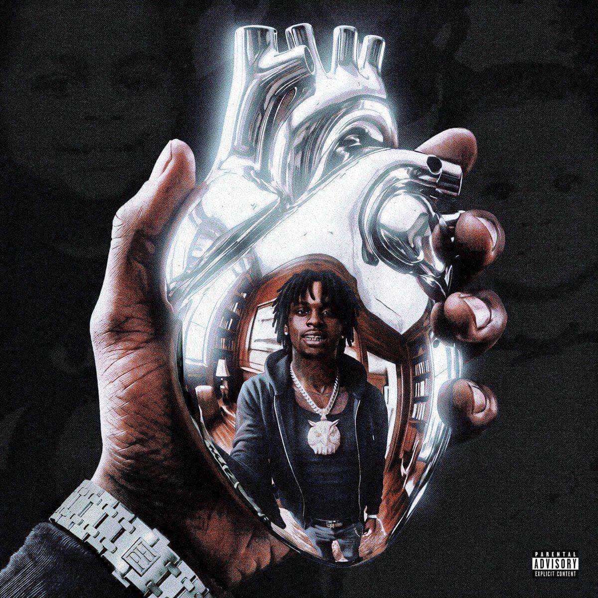 Portada de «Platinum Heart 2», de Toosii: una mano con reloj de oro sostiene un corazón cromado y plateado, y en el centro aparece el cantante con campera negra