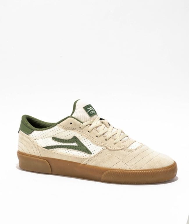 Zapatilla Lakai Cambridge color crema de gamuza y cuero vegano perforado, con detalles verde oliva y suela de goma color miel